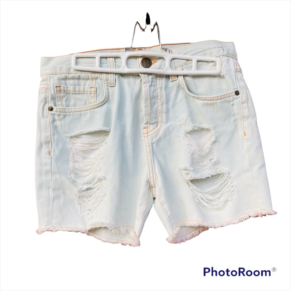 Current Elliot Scout Short in Beat up Destroyed Wash